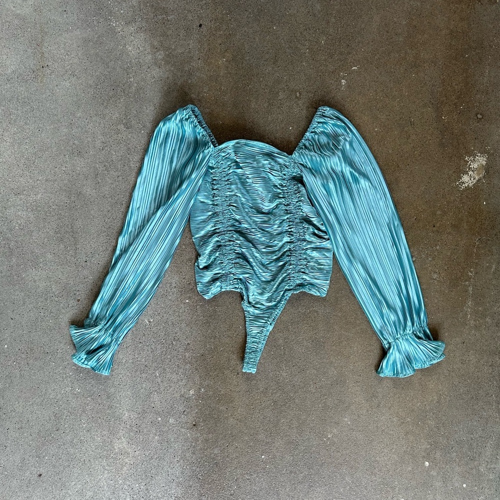 NWT Lulus Stunning Look Pleated Long Sleeve Ruched Bodysuit Teal Size Medium - Picture 8 of 13